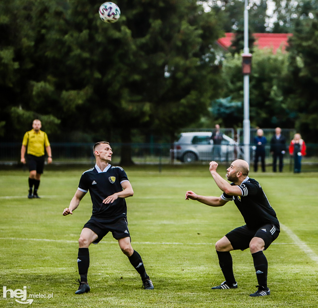 Czarni Trześń - Stal III Mielec: mecz i feta