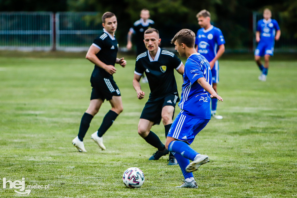 Czarni Trześń - Stal III Mielec: mecz i feta