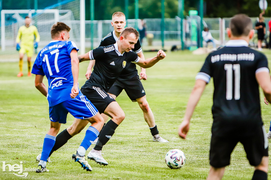 Czarni Trześń - Stal III Mielec: mecz i feta