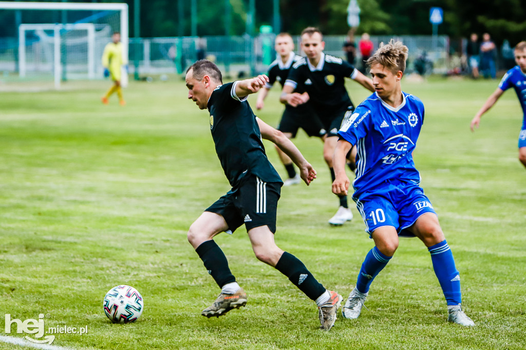 Czarni Trześń - Stal III Mielec: mecz i feta