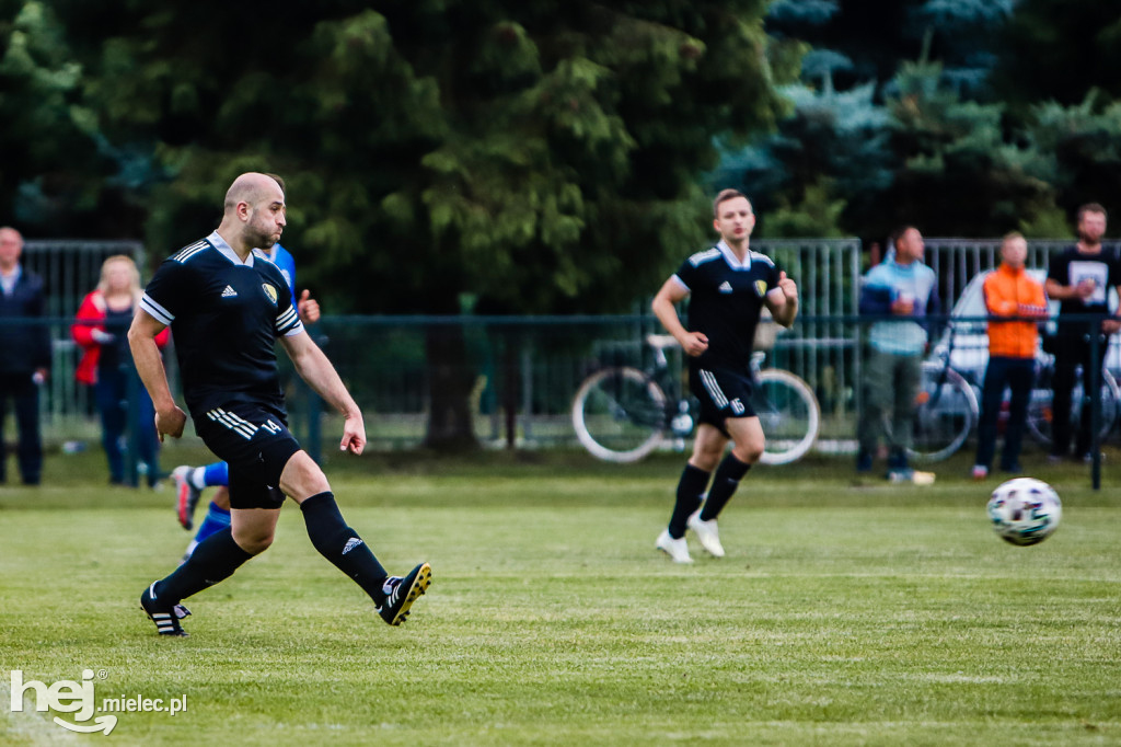 Czarni Trześń - Stal III Mielec: mecz i feta