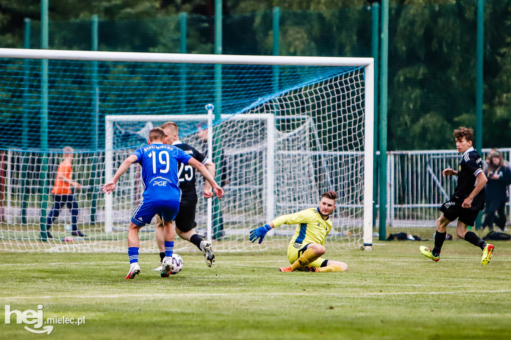 Czarni Trześń - Stal III Mielec: mecz i feta