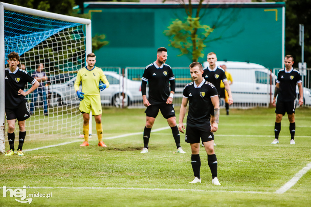 Czarni Trześń - Stal III Mielec: mecz i feta