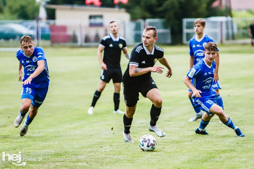 Czarni Trześń - Stal III Mielec: mecz i feta