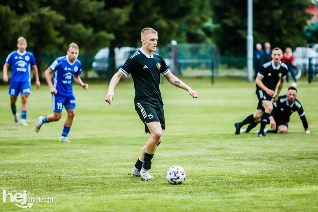 Czarni Trześń - Stal III Mielec: mecz i feta