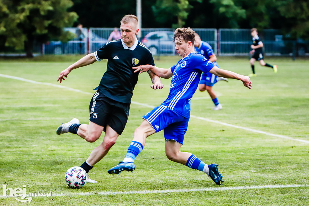 Czarni Trześń - Stal III Mielec: mecz i feta