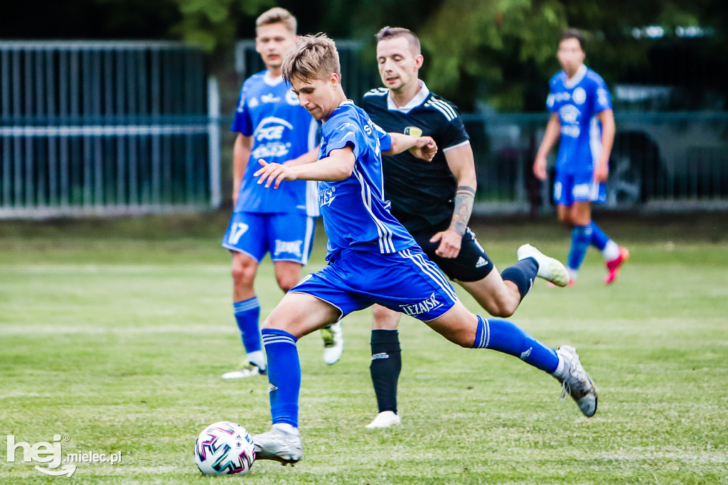 Czarni Trześń - Stal III Mielec: mecz i feta
