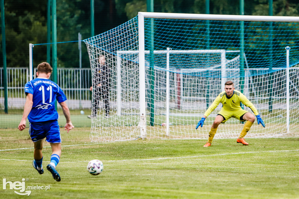 Czarni Trześń - Stal III Mielec: mecz i feta