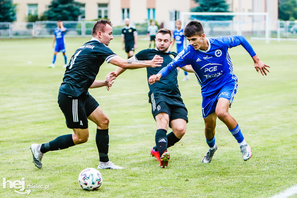 Czarni Trześń - Stal III Mielec: mecz i feta