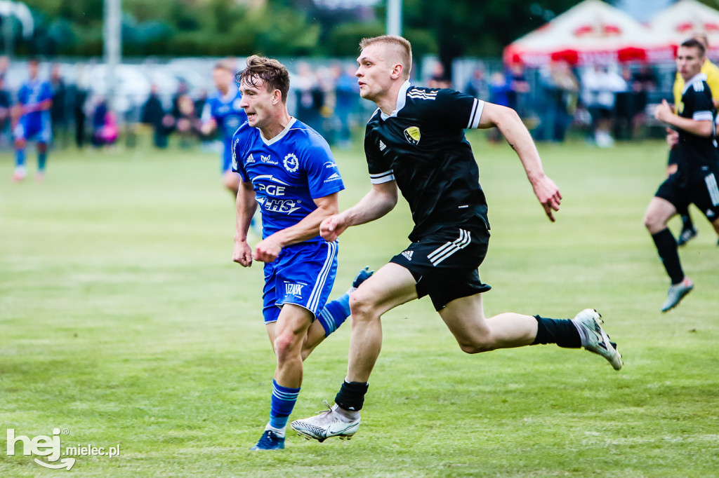 Czarni Trześń - Stal III Mielec: mecz i feta