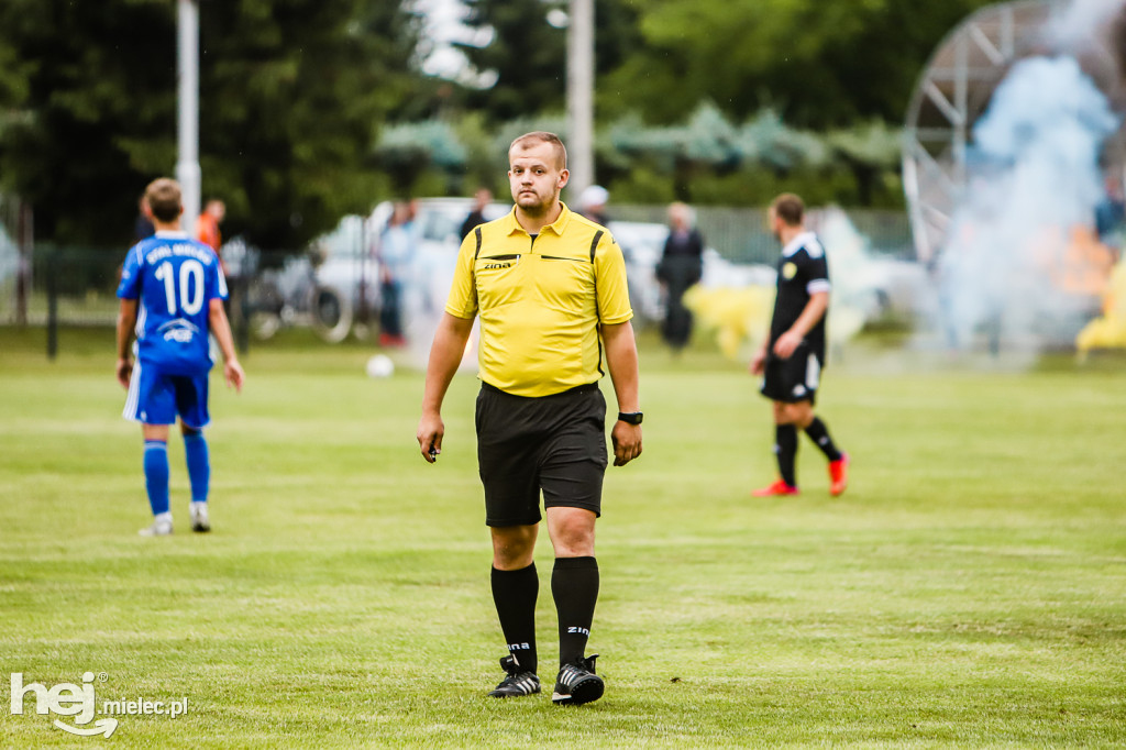 Czarni Trześń - Stal III Mielec: mecz i feta