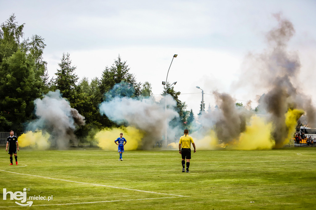 Czarni Trześń - Stal III Mielec: mecz i feta