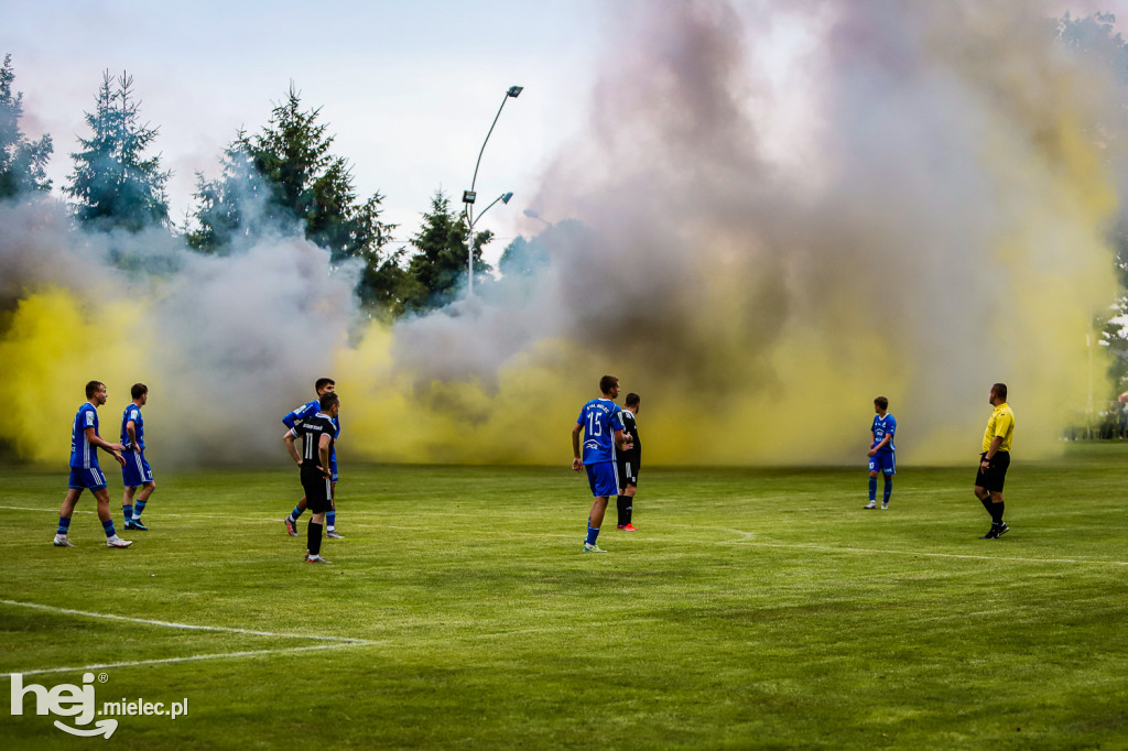Czarni Trześń - Stal III Mielec: mecz i feta