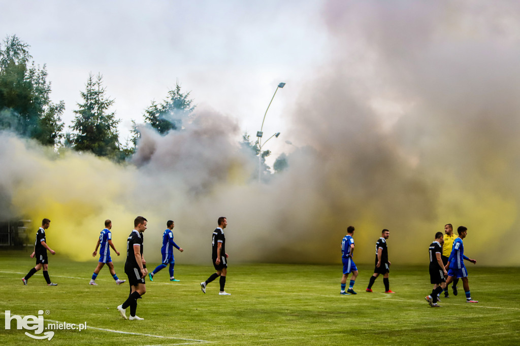 Czarni Trześń - Stal III Mielec: mecz i feta