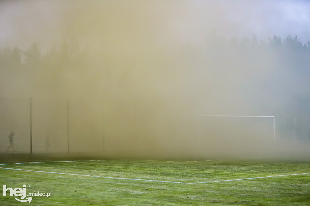 Czarni Trześń - Stal III Mielec: mecz i feta