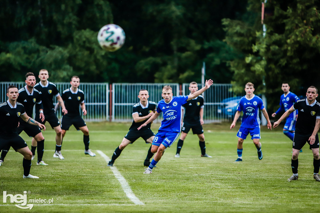 Czarni Trześń - Stal III Mielec: mecz i feta