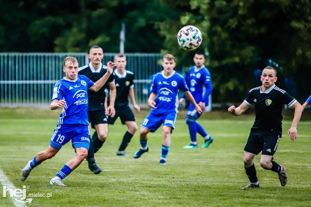 Czarni Trześń - Stal III Mielec: mecz i feta