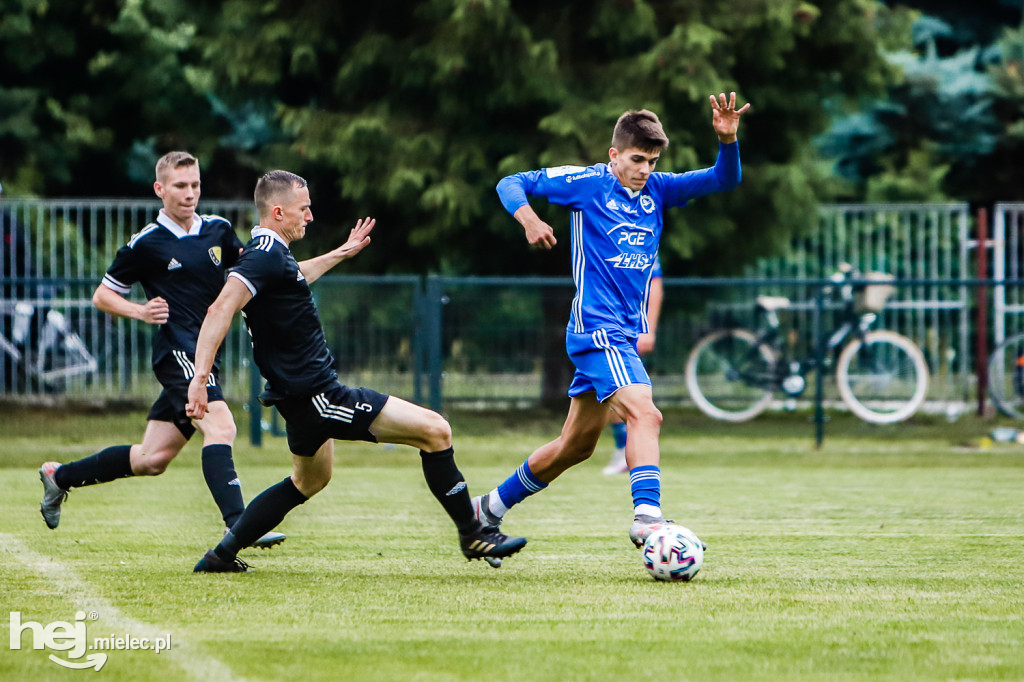 Czarni Trześń - Stal III Mielec: mecz i feta