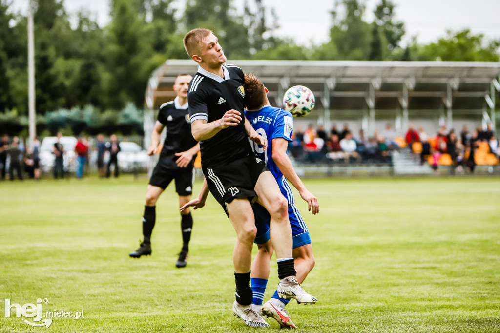Czarni Trześń - Stal III Mielec: mecz i feta