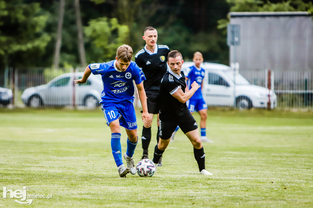 Czarni Trześń - Stal III Mielec: mecz i feta