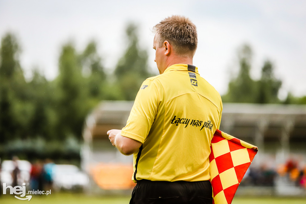 Czarni Trześń - Stal III Mielec: mecz i feta