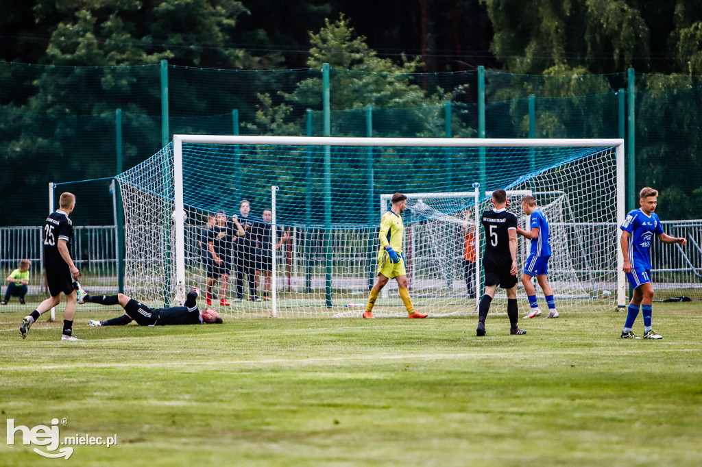 Czarni Trześń - Stal III Mielec: mecz i feta