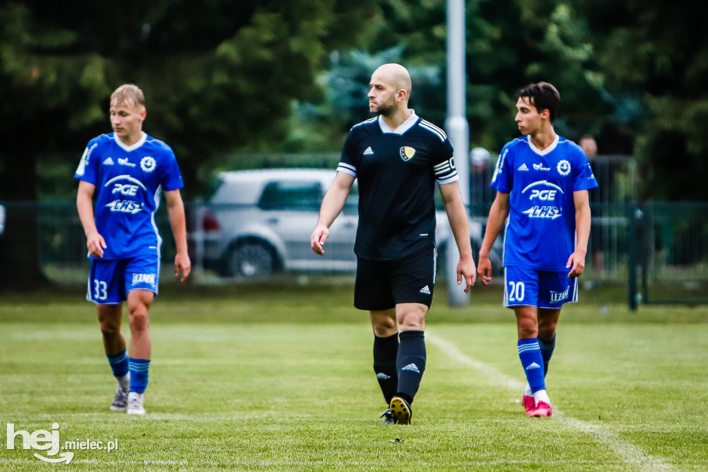 Czarni Trześń - Stal III Mielec: mecz i feta