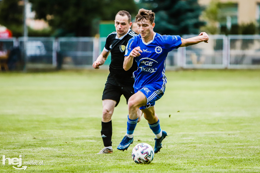 Czarni Trześń - Stal III Mielec: mecz i feta