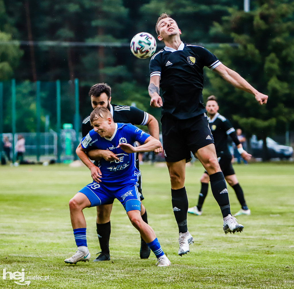 Czarni Trześń - Stal III Mielec: mecz i feta
