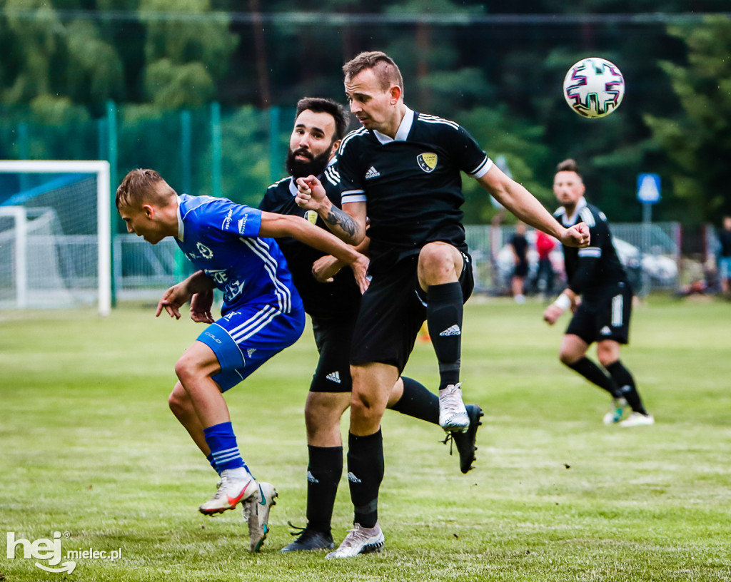 Czarni Trześń - Stal III Mielec: mecz i feta