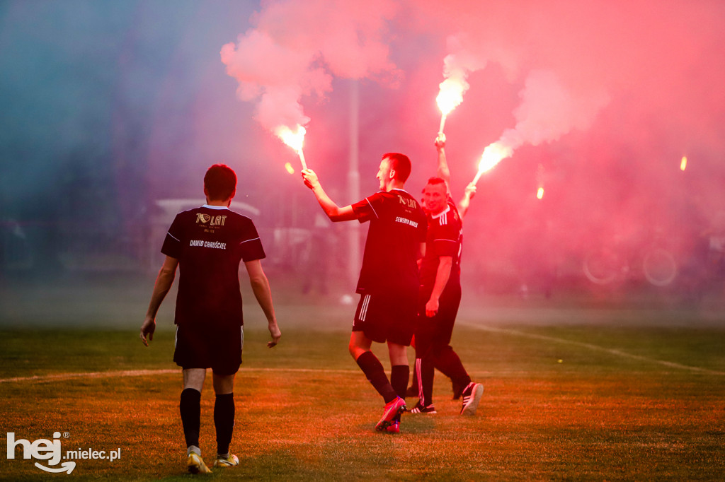 Czarni Trześń - Stal III Mielec: mecz i feta