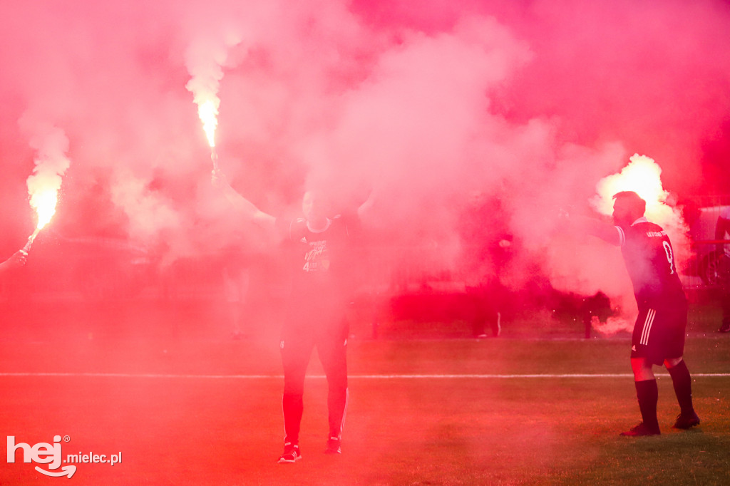 Czarni Trześń - Stal III Mielec: mecz i feta