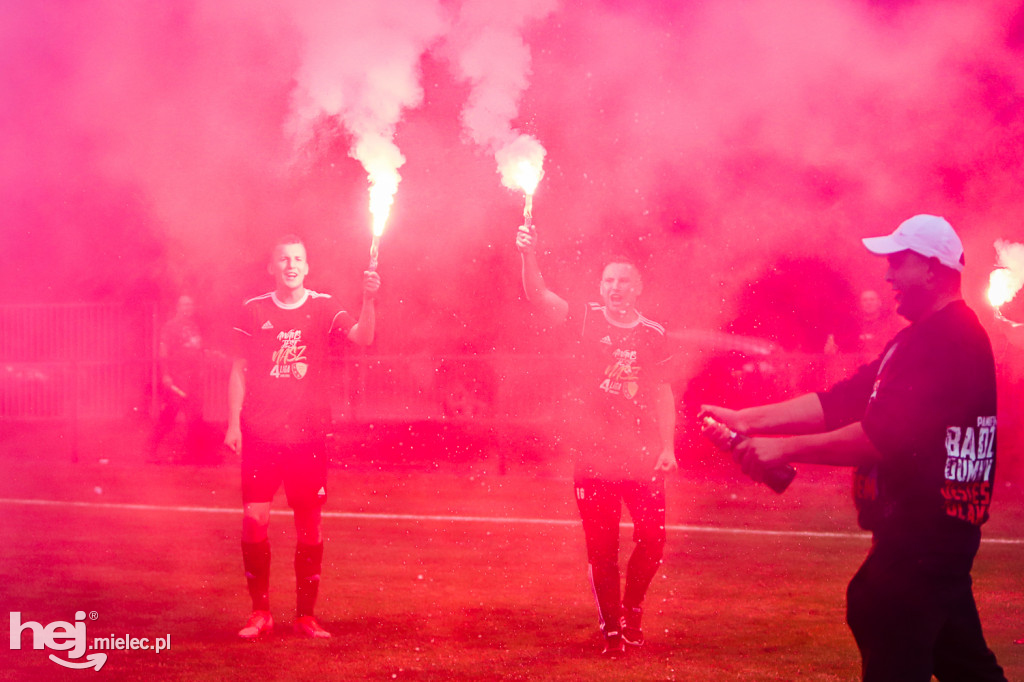 Czarni Trześń - Stal III Mielec: mecz i feta