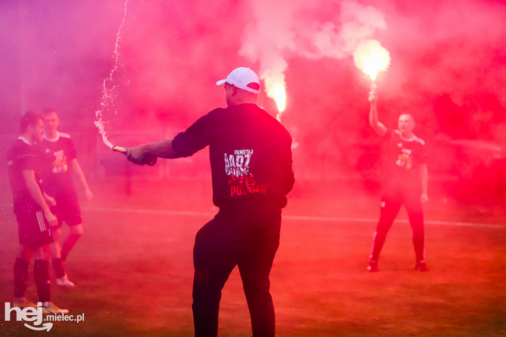 Czarni Trześń - Stal III Mielec: mecz i feta
