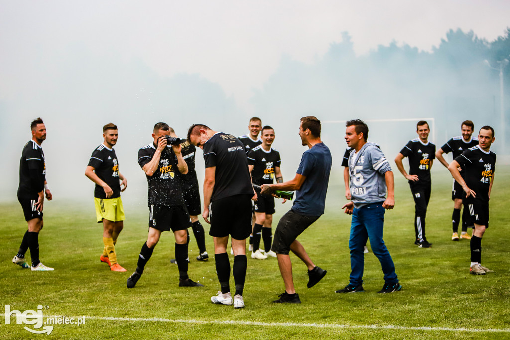 Czarni Trześń - Stal III Mielec: mecz i feta