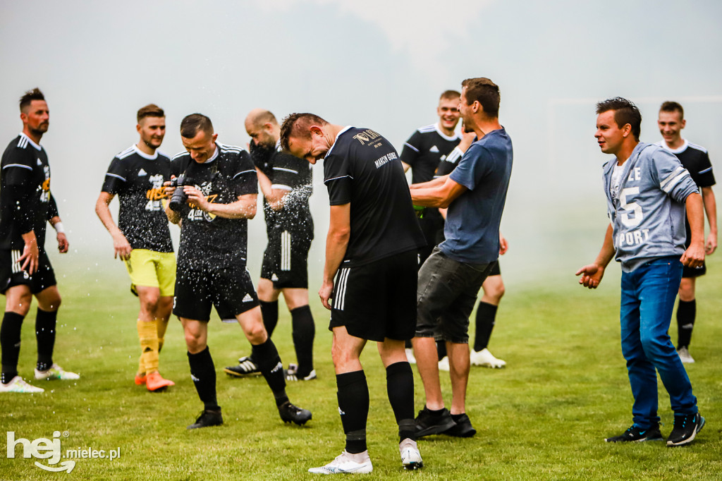 Czarni Trześń - Stal III Mielec: mecz i feta