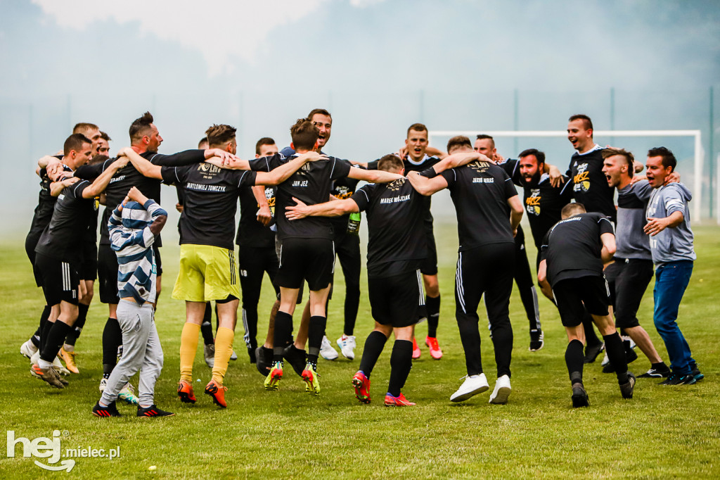 Czarni Trześń - Stal III Mielec: mecz i feta