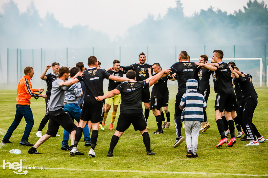 Czarni Trześń - Stal III Mielec: mecz i feta