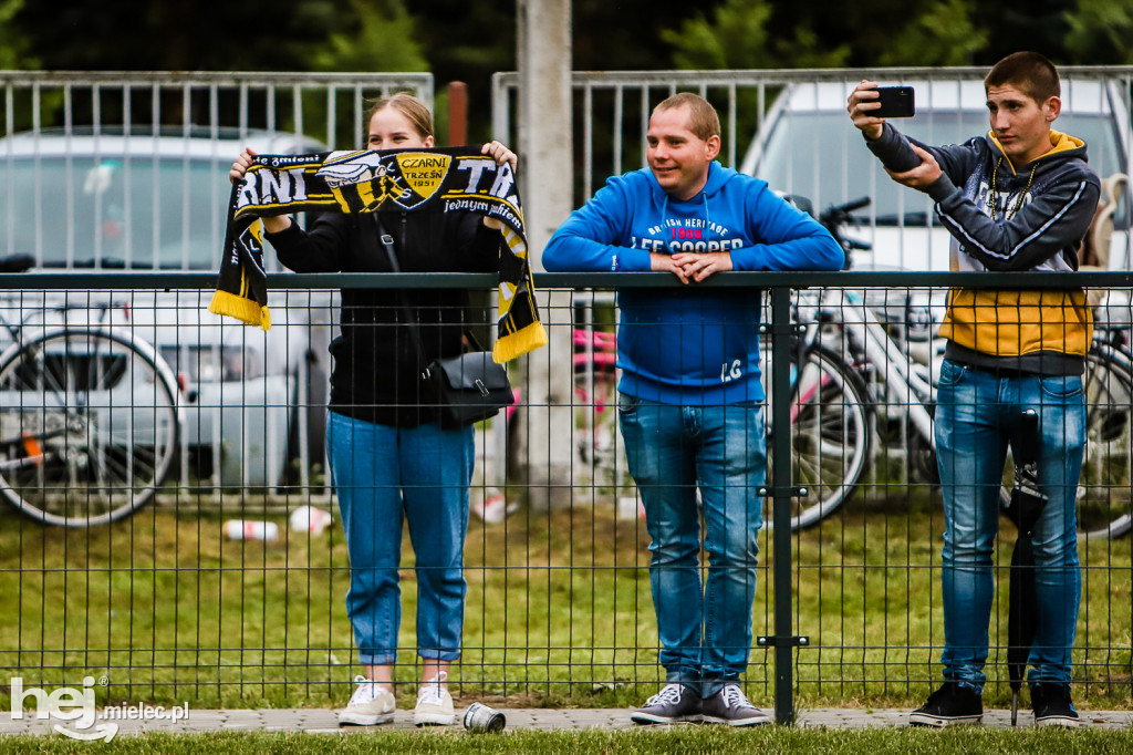 Czarni Trześń - Stal III Mielec: mecz i feta