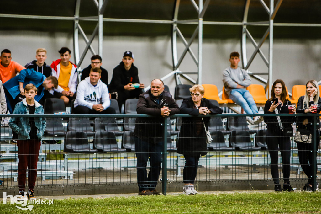 Czarni Trześń - Stal III Mielec: mecz i feta
