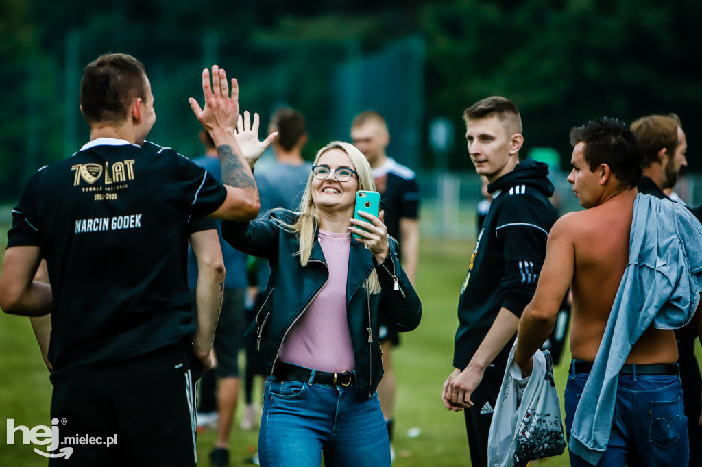 Czarni Trześń - Stal III Mielec: mecz i feta