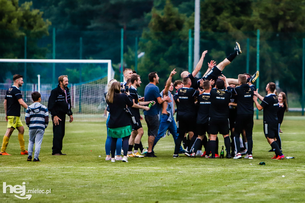 Czarni Trześń - Stal III Mielec: mecz i feta