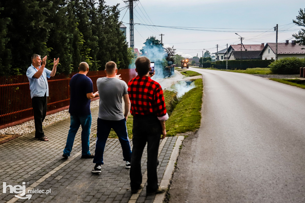 Czarni Trześń - Stal III Mielec: mecz i feta