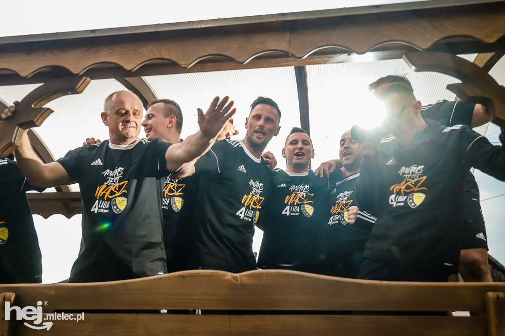 Czarni Trześń - Stal III Mielec: mecz i feta