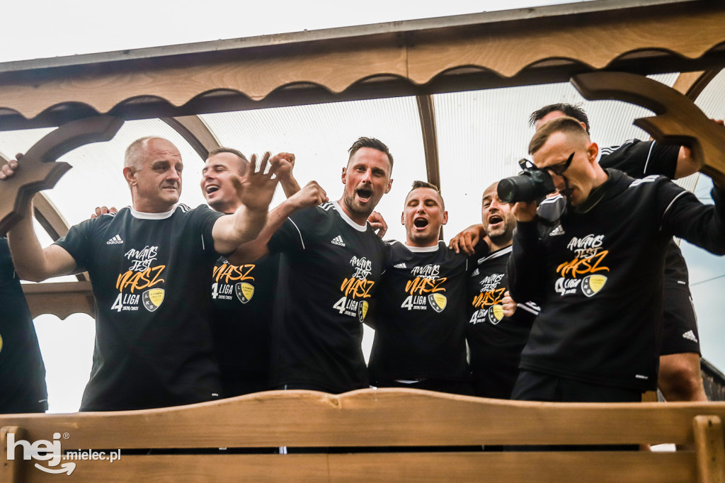 Czarni Trześń - Stal III Mielec: mecz i feta
