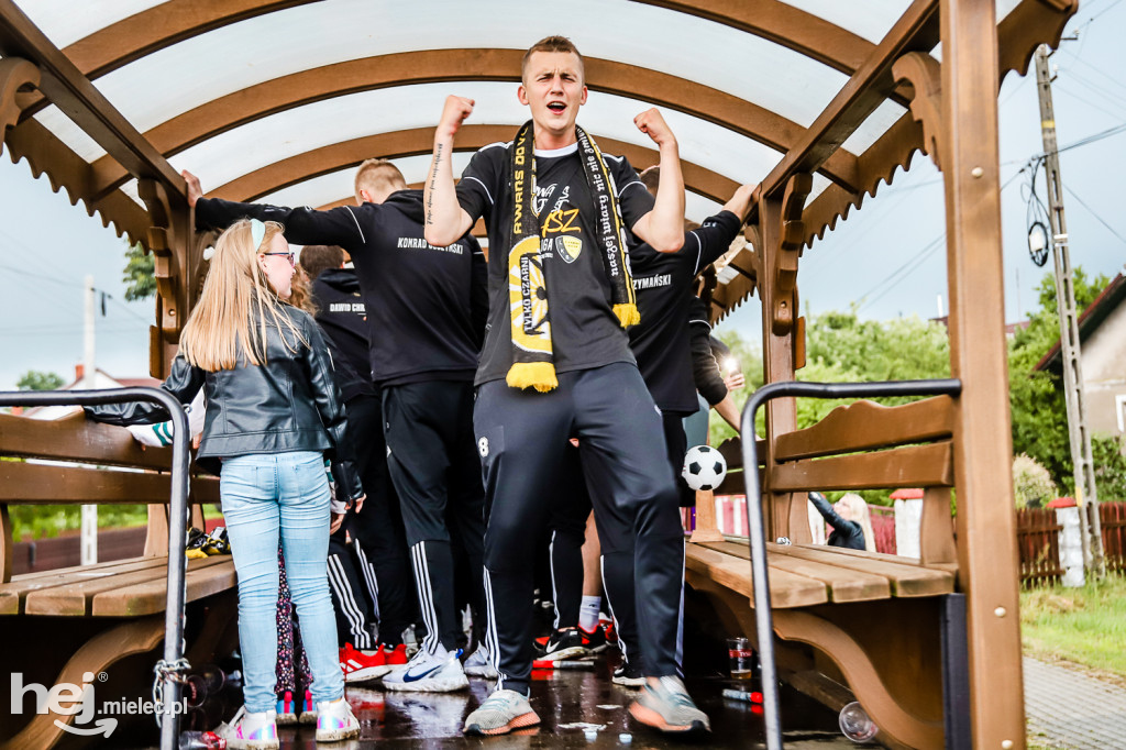 Czarni Trześń - Stal III Mielec: mecz i feta