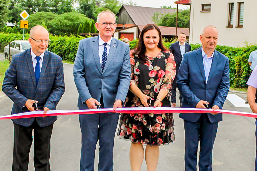W Borowej przecinali wstęgę