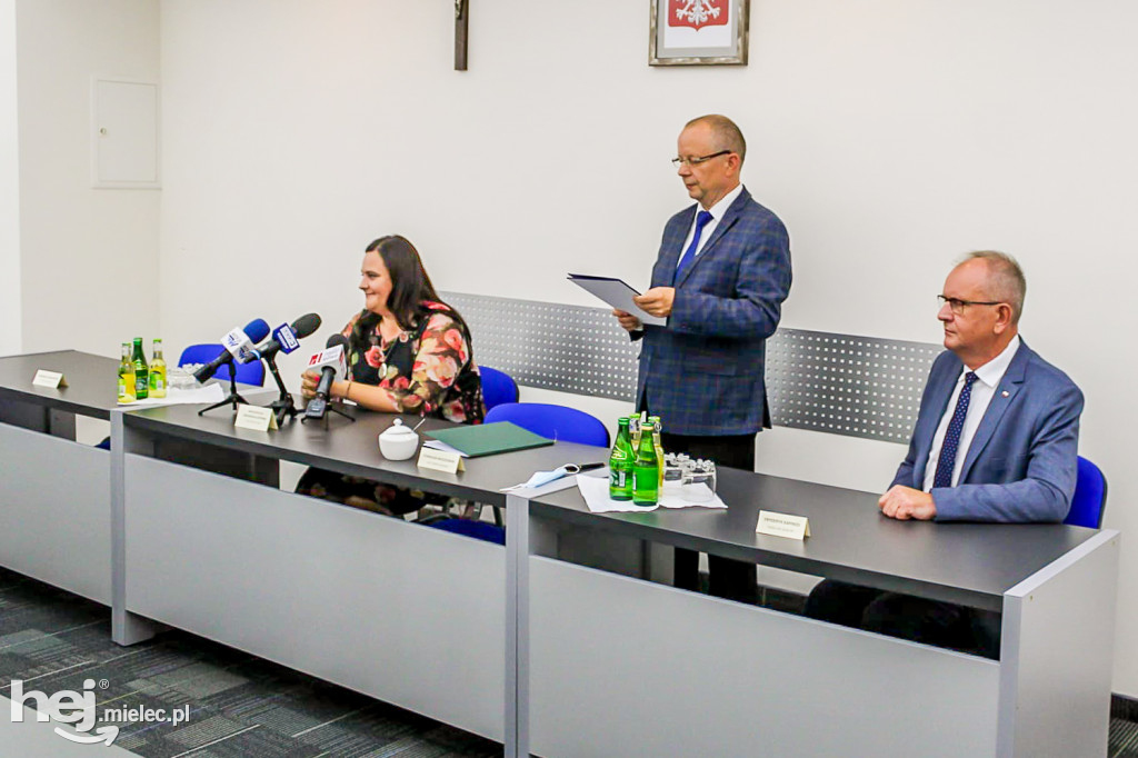 W Borowej przecinali wstęgę