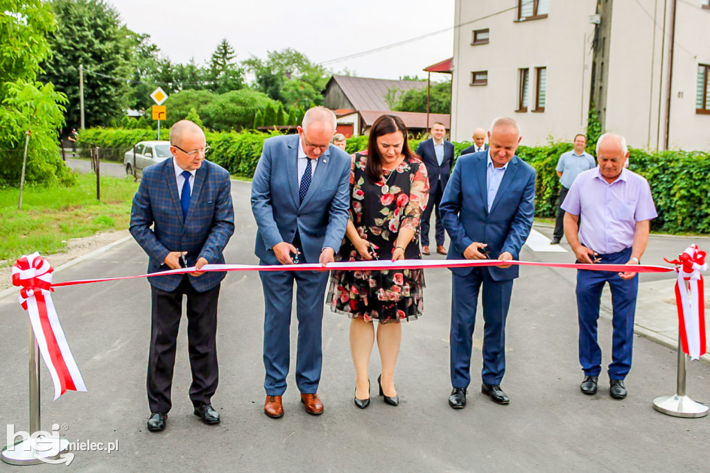 W Borowej przecinali wstęgę