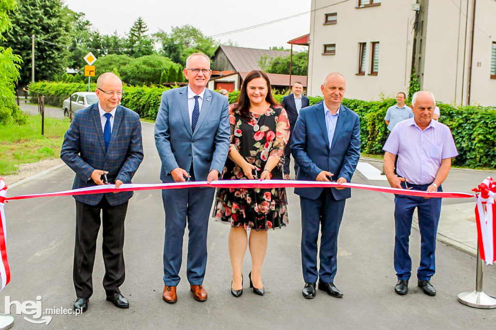 W Borowej przecinali wstęgę